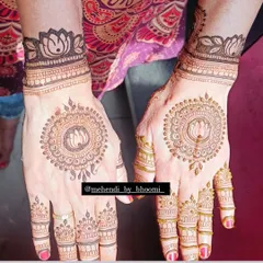 A matching set of mandala designs for the back of the hands. The lotus cuff at the wrist connects the design, making it feel complete while still being open and light.