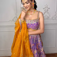 The 'Khushnuma' glow in a still frame. This shot captures the radiant skin, the unique purple haze under-eye, and the messy braid that defines this mehendi look.
