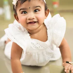 Look at that heart-melting smile! This little one is on the move, and I'm here to capture all the fun of crawling and exploring during our baby photo sessions.