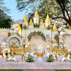 For this royal prince theme, I designed a magnificent castle stage, featuring golden turrets, nutcracker props, and elegant white floral arrangements to create a truly regal atmosphere.