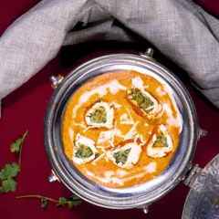 Fit for royalty, our Paneer Kohinoori features paneer stuffed with a rich filling, floating in a creamy, tomato-based gravy. It's a luxurious dish served in a traditional silver pot.