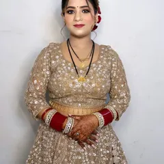 A full look of the bride's best friend. Her golden lehenga is paired with traditional jewelry and glowing makeup.
