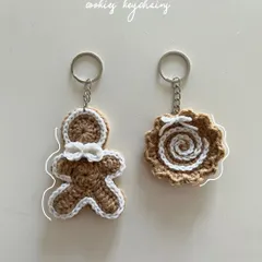 A detailed look at the Christmas cookie keychains. You can choose between the classic gingerbread man with a bow or the iced swirl cookie design.