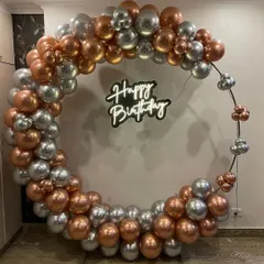 For a modern and stylish birthday celebration, I designed this circular balloon frame using metallic bronze and silver balloons. The floating "Happy Birthday" neon sign in the center makes it a unique and eye-catching decoration.