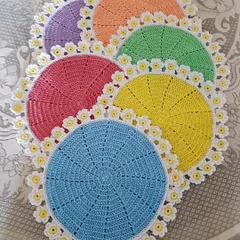 This vibrant array of daisy-edged doilies shows the endless color possibilities. You can pick any color for the center to create a set that's uniquely yours.