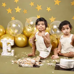 Such adorable munchkins. This twin cake smash session was double the fun and double the mess, resulting in the cutest first birthday photos.