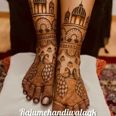 A bride's look is complete only when her feet are adorned with beautiful mehendi. This is a symmetrical design with peacocks and architectural domes, creating a look that is as grand and detailed as the hand mehendi.