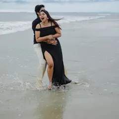 The pure, uninhibited joy of playing in the waves. My beach sessions are all about having fun and being yourselves. This candid shot from a Goa couple shoot perfectly captures their playful and carefree love.