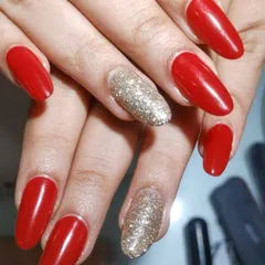 Another angle of these beautiful red and gold almond-shaped extensions. This style is perfect for brides who want their nails to be a memorable part of their wedding look.