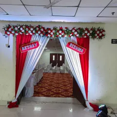 A personalized wedding entrance with the names of the couple, Akshay and Reshma. The red and white theme is classic and elegant.