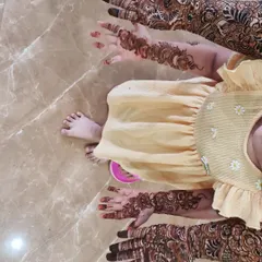 Mother and daughter showing off their henna together! It's so special to create these matching moments for families.