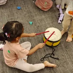 Music and movement are powerful tools for development. Drumming helps build coordination, motor planning, and rhythm, while also serving as a joyful outlet for self-expression and sensory regulation.