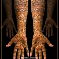 I have a deep love for traditional mehendi art. This design showcases symmetrical patterns and fine-line work, creating a full and rich look that is timeless for any celebration.