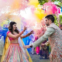 A perfect moment from a Holi themed mehendi party. The couple’s dance was filled with joy and color, creating a vibrant and candid memory that perfectly matched the fun celebration.