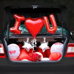 A simple and direct romantic statement. This car boot is filled with red balloons and features large foil letters spelling out "I ❤️ U", making it a perfect surprise for an anniversary or Valentine's Day.