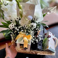 Simple, understated, and elegant. This hamper, held in hand, shows the personal scale of my work and the beauty of a well-balanced composition.
