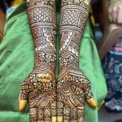 I did this full bridal design for my childhood friend. It features heavy jaal (net) work on the arms and dense, intricate patterns on the palms, covering every inch with beautiful detail.