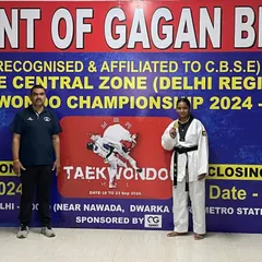 Another gold for the academy! Here I am with Vanshika Singhal after she won the gold medal in the Junior U-68Kg category at the CBSE Central Zone Championship 2024, qualifying for the nationals.