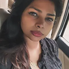 Another car selfie. My life is always on the go, but I make time to feel good.