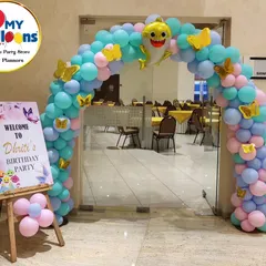 A welcoming entrance for a Baby Shark-themed party, featuring a blue and pink balloon arch topped with a Baby Shark foil balloon.