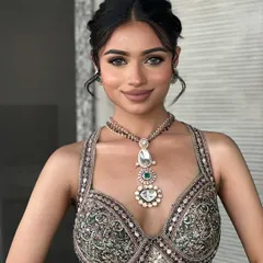 This is the full Mehendi look I taught in my online masterclass, which also works beautifully for a cocktail or sangeet event. The soft smokey eye and braided hairstyle create a modern yet traditional vibe.