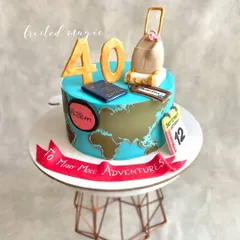 To many more adventures! This travel-themed cake was for a 40th birthday, featuring a world map, a passport, and a suitcase. It’s a celebration of a life full of journeys and the many more to come.