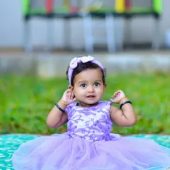 For this outdoor baby portrait, I used soft, natural light to highlight her innocent expression and bright eyes. We create a comfortable space so even the littlest ones feel relaxed enough to show their true personality.