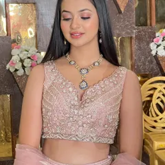 A look so gorgeous, it speaks for itself. This is a perfect example of a soft glam look for a bridesmaid or sister of the bride.