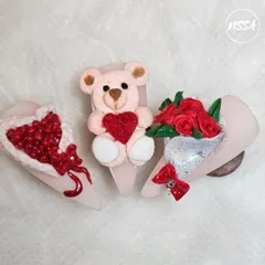 Perfect for Valentine's or just for fun, this set features a 3D teddy bear, a heart-shaped box of "chocolates," and a bouquet of roses. Each element is sculpted with precision and care.