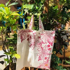Here is a beautiful example of what you can create and take home from our block printing workshop. This tote bag, with its vibrant floral pattern, is ready to be used and shown off.