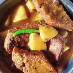 A bowl of traditional Dhokaar Dalna. These are savoury lentil cakes, first fried to a golden brown and then simmered in a light, spiced gravy with potatoes. It’s a vegetarian showstopper that even non-vegetarians love.