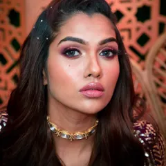 For the modern bride who loves glamour, I crafted this striking look with a bold, blended smokey eye and luminous skin. This close-up highlights the precision and artistry that goes into creating a memorable look for your sangeet or reception.