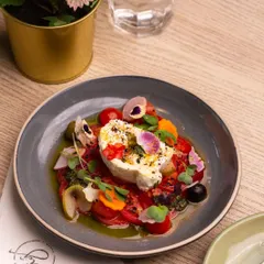 Craving something fresh and delicious? My tomato burrata salad is made with ripe tomatoes, creamy burrata cheese, and a tangy balsamic glaze. It's a perfect dish for a light and flavorful meal.