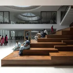 We believe architecture should facilitate human connection. Here at the Sona University Centre, the grand staircase seating provides a perfect spot for students to pause, engage in quiet conversations, and build the friendships that define the campus experience.