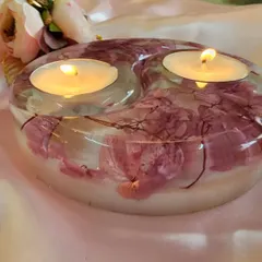 Another view of the pink and white floral tealight holder. The yin-yang shape is perfect for creating a sense of balance and harmony in your decor.
