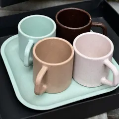 A beautiful set of four eco-friendly mugs in pastel shades, served on a matching tray. This sustainable gift is both stylish and conscious, perfect for the modern office or home.