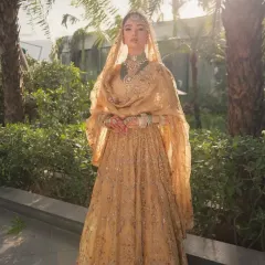 Bathed in golden light, this bride embodies pure royalty. I believe in creating looks that are not just beautiful but also timeless, using rich fabrics and heritage jewelry to craft an unforgettable bridal vision. This is tradition wrapped in luxury. 🪷