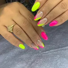 A fun and bright neon set, mixing yellow and pink with a negative space design.