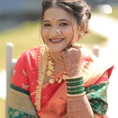 My favorite Maharashtrian bride, looking absolutely radiant. Her beautiful smile and the rich color of her mehndi are the perfect combination for her wedding day.