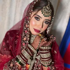 That perfect bridal pose. Here, the focus is on the complete look: the heavy jewellery, the intricate dupatta setting, and the makeup that ties it all together. A bold lip and shimmering eyes for a truly unforgettable day.