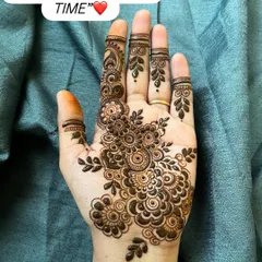 Good things take time, and this beautiful floral mehendi is proof. The intricate details and shading create a lovely 3D effect.