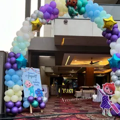 The party starts at the entrance. For Avyukt's first birthday, I built this Cocomelon themed balloon arch with a custom welcome board to greet guests as they arrived at the venue.