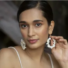 This is my signature 'no-makeup' makeup look. The key is creating a luminous, healthy skin finish that looks completely natural on camera, perfect for clean beauty campaigns and e-commerce.