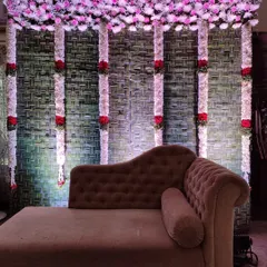For a slightly different look, we paired a traditional woven backdrop with a comfortable chaise lounge. This setup is perfect for both the main rituals and for guest photos.