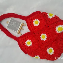 A bold and beautiful version of my daisy granny square bag. The bright red background makes the white and yellow daisies stand out. It's a fun statement piece for any season.