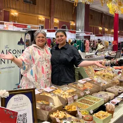 Spreading our arms wide to welcome everyone to our stall at the Jalsa Exhibition. We were thrilled with the sold-out show and the overwhelming love for our food.