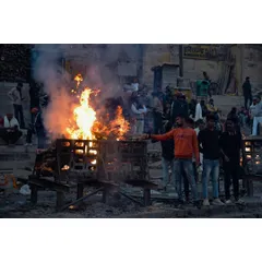 A daytime cremation ceremony surrounded by onlookers. I captured this scene to show the public and communal nature of the rituals, where grief and duty are performed openly on the ghats.