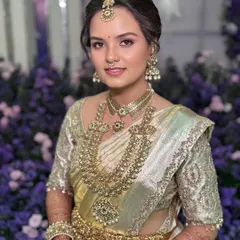 A dreamy and ethereal Muhurtham look. Even with no sleep after her reception, this bride's skin is luminous and fresh, paired with timeless temple jewellery for a truly royal South Indian bridal style.