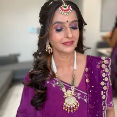 A close-up showing the beautifully blended purple eyeshadow. I use techniques that are flattering for mature skin, ensuring the makeup looks smooth and not heavy.