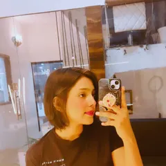 A chic and modern short bob haircut. This style is easy to maintain and always looks fashionable.